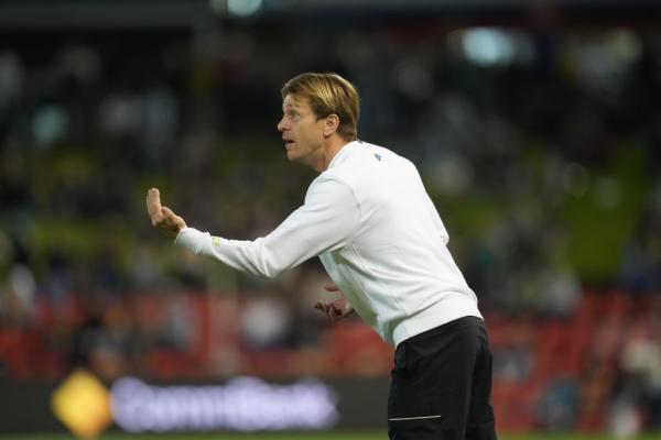Tony Gustavsson head coach of Australia giving his players direction during a game between Australia and USWNT at McDonald Jones Stadium on November 30, 2021 in Newcastle, Australia. (Photo by Brad Smith/ISI Photos/Getty Images)