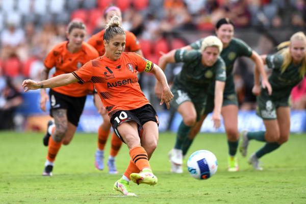 Katrina Gorry takes a penalty for Brisbane Roar