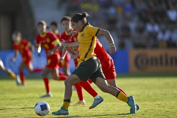  Sienna Dale takes on China in the U17 Women's Asian Cup 2024