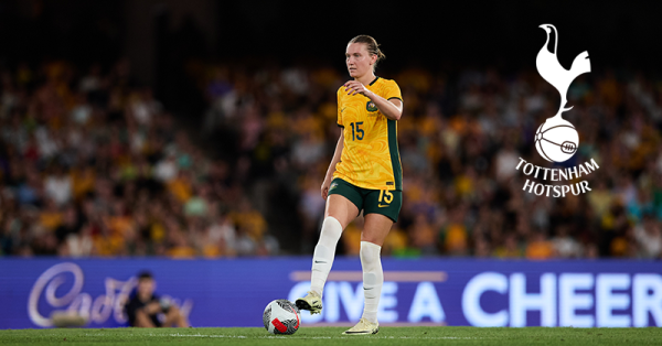 Clare Hunt signs for Tottenham Hotspur in the WSL