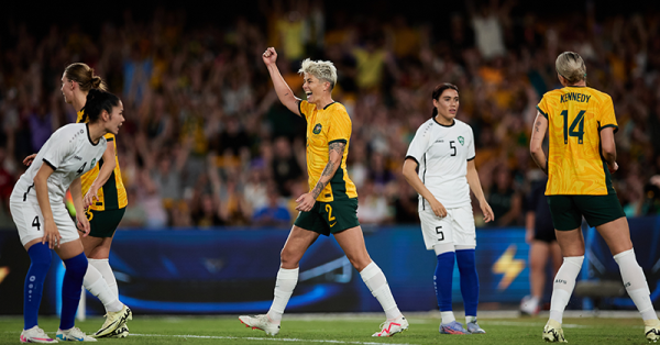 Michelle Heyman signs new deal with Canberra United