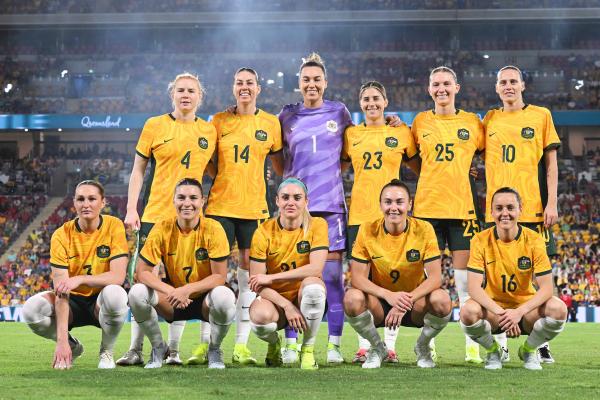 Australia players line up for a team photo prior to the International Friendly match between the Matildas and Brazil at Suncorp Stadium on November 28, 2024 in Brisbane, Australia. (Photo by Bradley Kanaris/Getty Images)