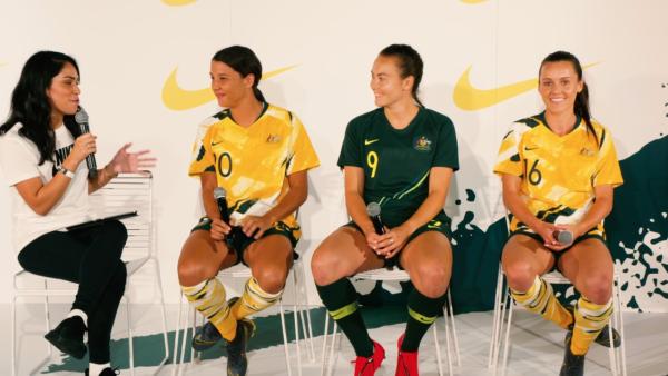 Kit reaction with Sam Kerr, Caitlin Foord and Hayley Raso