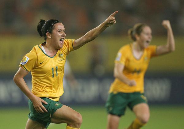 Lisa De Vanna scores brilliant solo goal against Norway