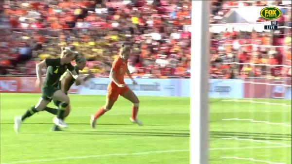 Vivianne Miedema doubles the Netherlands' lead