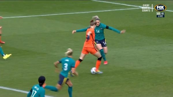 GOAL: Roord - The Dutch women kick-start the action