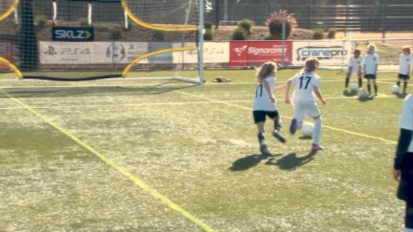 Simon inspiring young female footballers