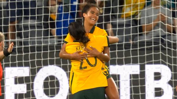 GOAL: Fowler extends Australia's lead | CommBank Matildas v Brazil