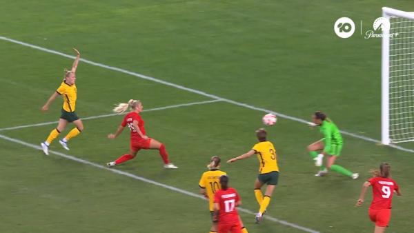 GOAL: Adriana Leon strikes for Canada | CommBank Matildas v Canada