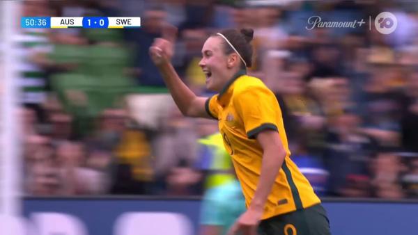 GOAL | Foord fires from range! | CommBank Matildas v Sweden