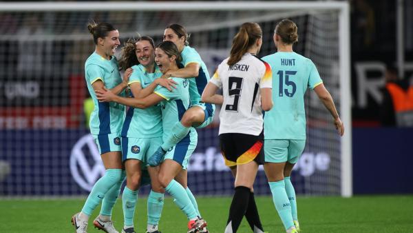 GOAL: Kyra Cooney-Cross with a long-range-worldie | CommBank Matildas v Germany