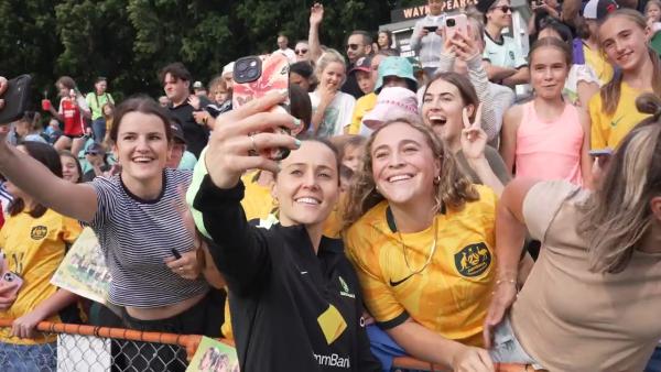 Go behind the scenes at yesterday's Fan Day! 🎥🤳