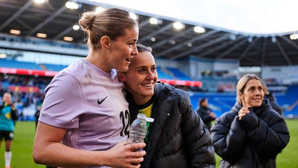 Hayley Raso's teammates congratulate her on reaching 100 caps for Australia 💯🎀