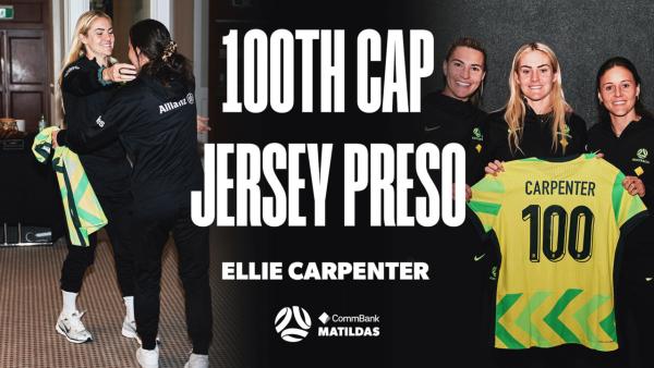 Ellie Carpenter is presented with a jersey to commemorate her 💯th cap!