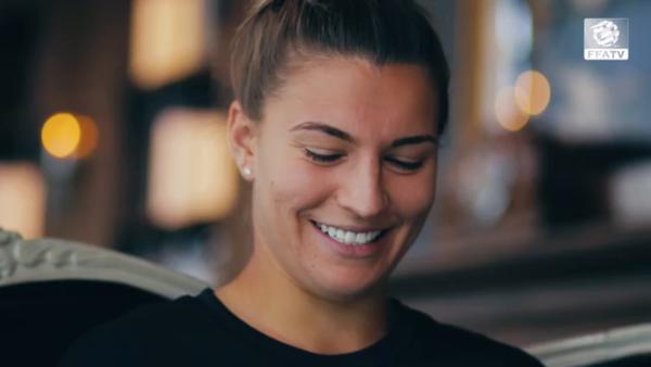 De Vanna, Catley play 'True or False'
