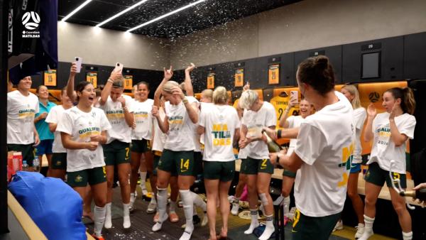 CHAMPAGNE SHOWERS ?? 