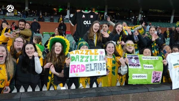 52,912 fans packed into Adelaide Oval for our return to South Australia