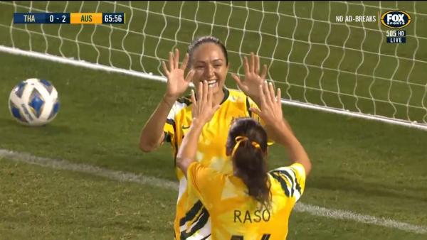 GOAL: Simon - Australia grab a messy third