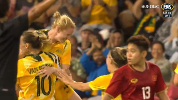 GOAL: Polkinghorne - Defender gets in on the act in Newcastle