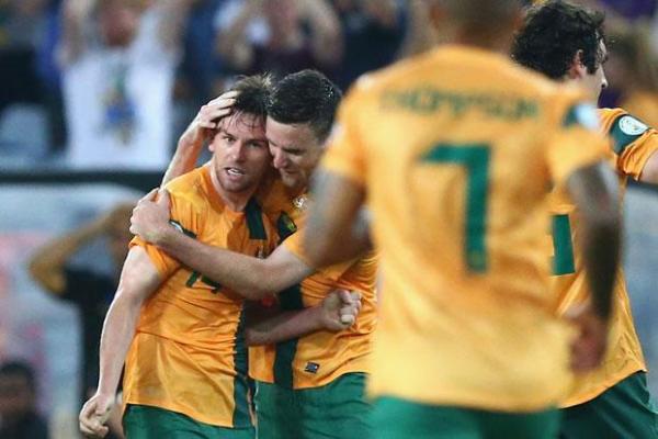 Qantas Socceroos rescue Oman point
