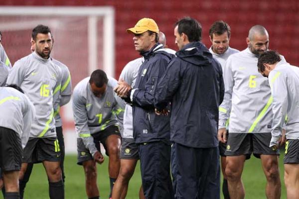 Osieck urges Socceroos to step up