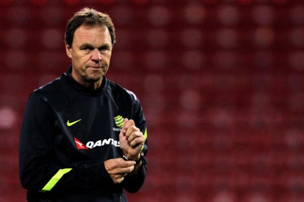 Osieck considers Cahill