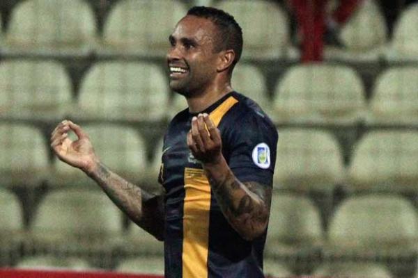 Qantas Socceroos sink Hong Kong