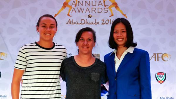 Australians Caitlin Foord, Lisa De Vanna, and China's Tan Ruyin.