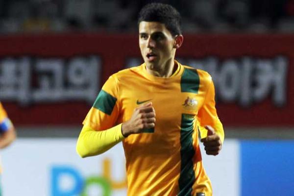 Mariners agree to Rogic sale