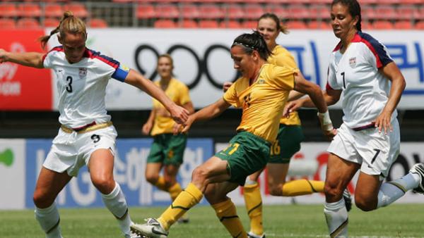 Lisa De Vanna on the ball against USA in 2008.