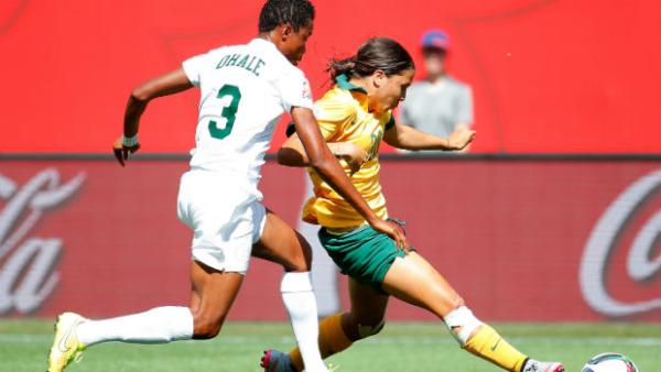Sam Kerr gets a pass away ahead of Nigeria's Osinachi Ohale.