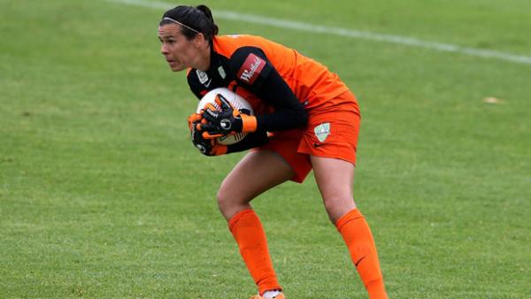 Matildas goalkeeper Lydia Williams has signed for US club Houston Dash.