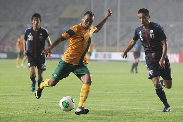 Brave Socceroos fall to Japan