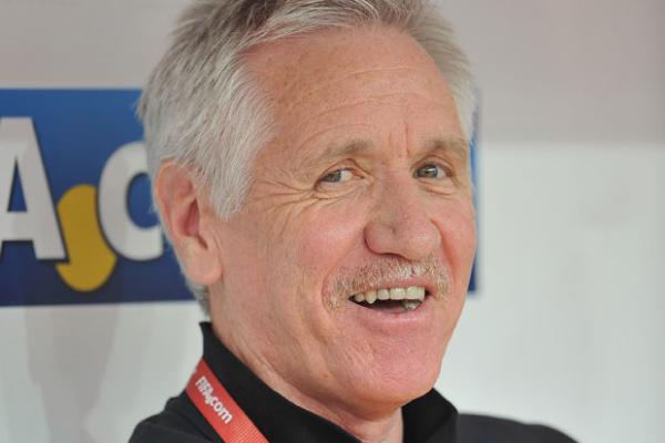 Tom Sermanni up for FIFA award