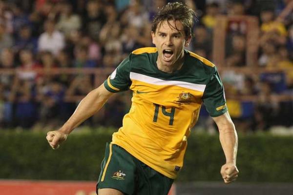 Holman to join Aston Villa