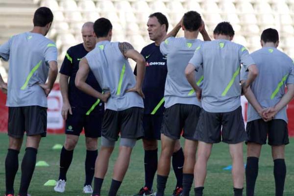 Frustrated Osieck ready to ring the changes
