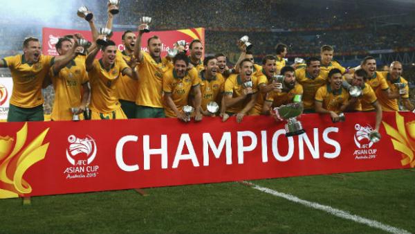 The Socceroos celebrate their 2015 AFC Asian Cup triumph.