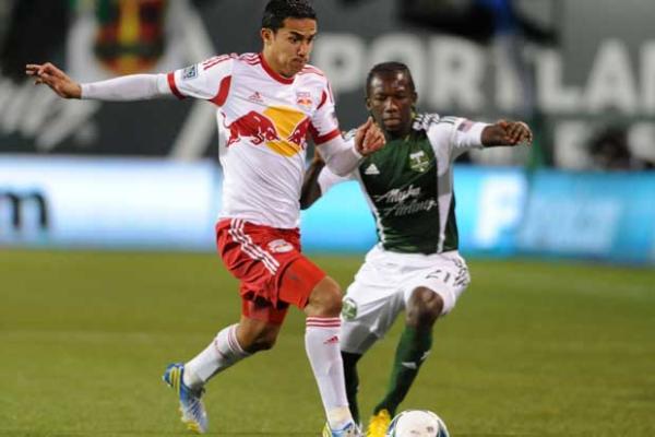 Aussies Abroad | Cahill kicks off