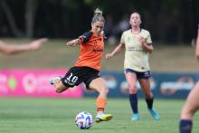 NEWCASTLE, AUSTRALIA - DECEMBER 23: Katrina-Lee Gorry of the Roar scores a goal during the round six A-League Women's match between Newcastle Jets and Melbourne City at No. 2 Sports Ground, on December 23, 2022, in Newcastle, Australia. (Photo by Scott Gardiner/Getty Images)