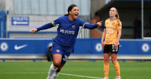 Sam Kerr signs new deal with Chelsea